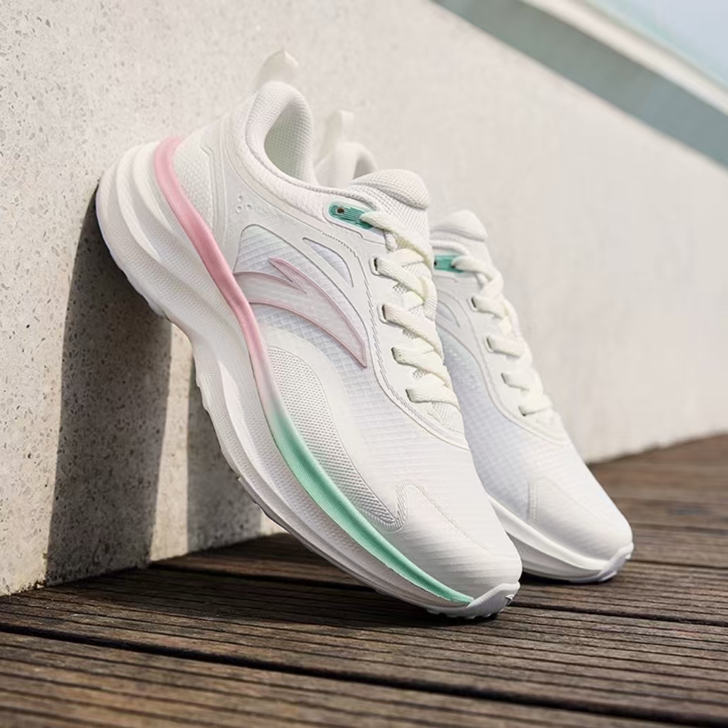 怎么能没有一双慢步跑鞋！