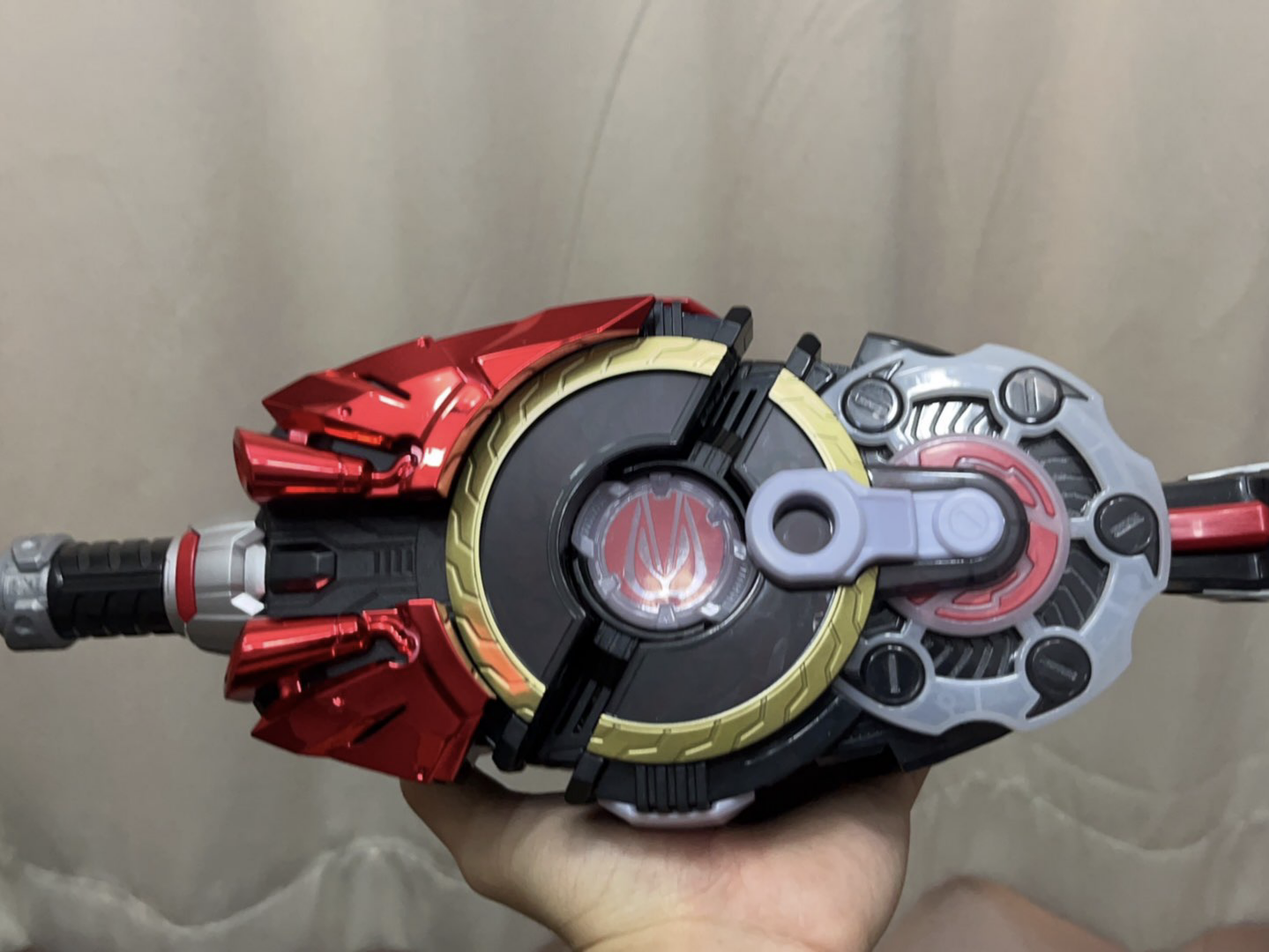 价格贵了点，但是很帅