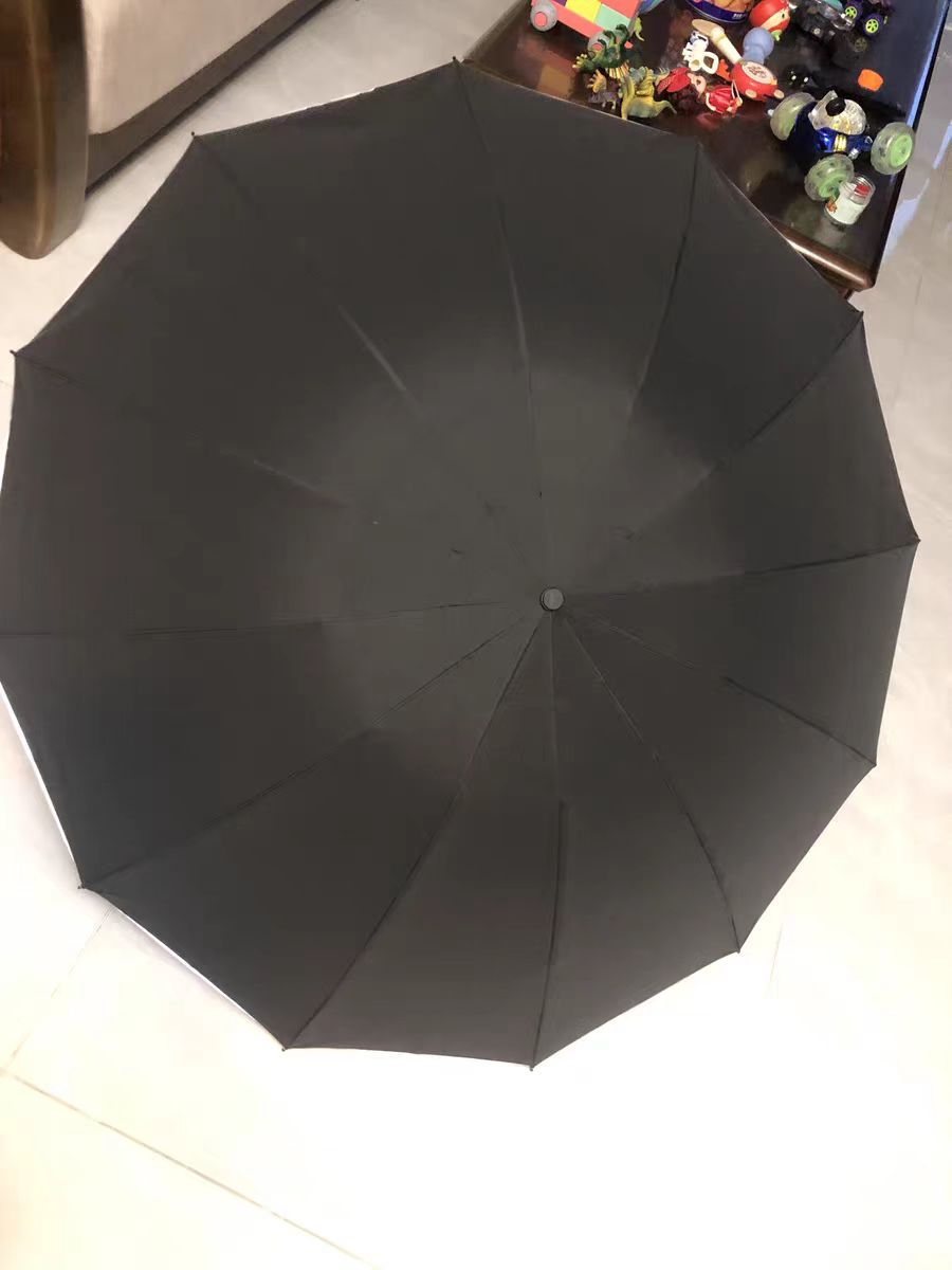 超值雨伞，质量好有份量，但伞棍略细