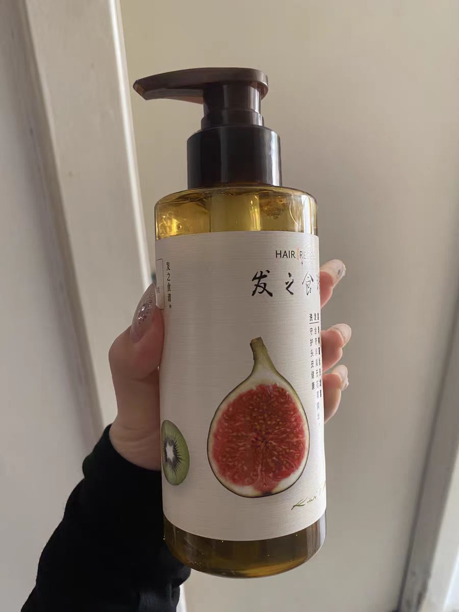 这款洗发水香味迷人且持久，顺滑度满分