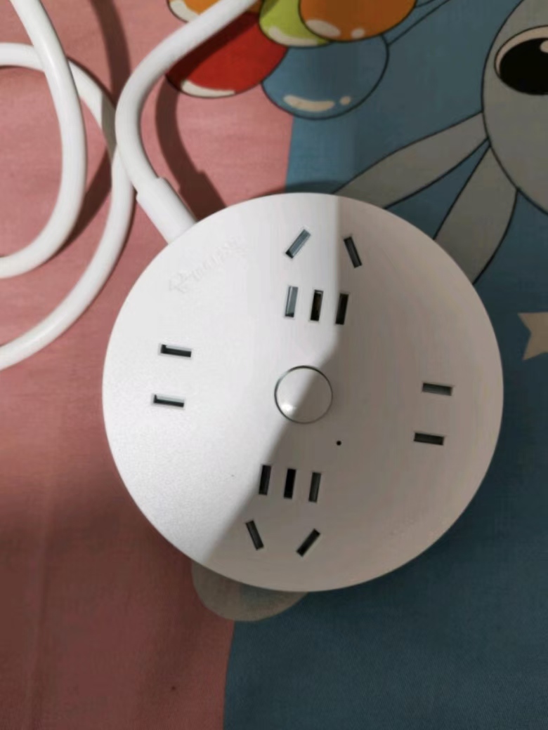 小巧便携，高颜值插座