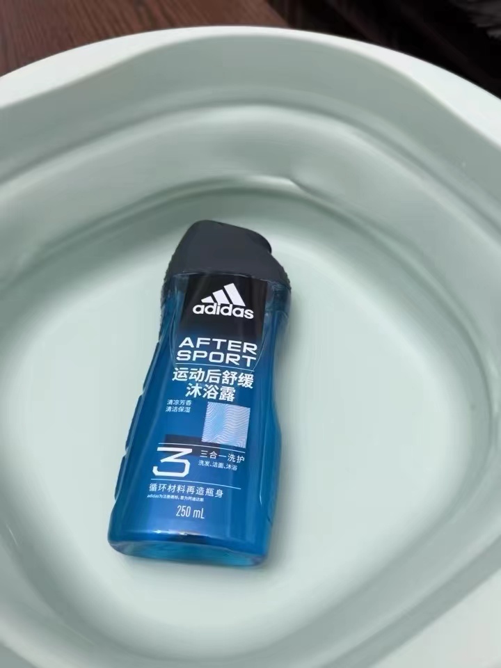 超火的adidas/阿迪达斯沐浴露，这清爽效果绝啦😍