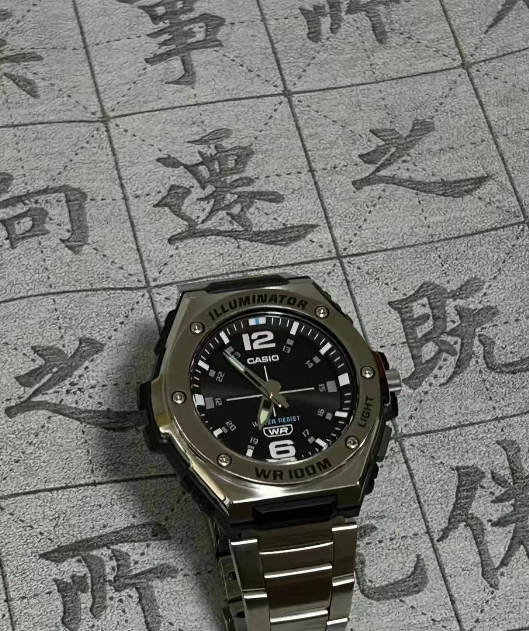 强推！三位数就能拿下的石英男表太绝啦😍