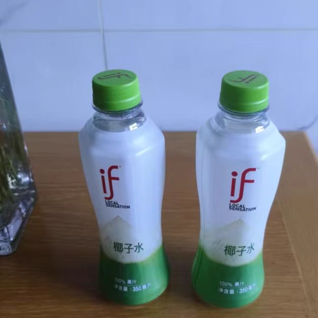 口感清甜的纯椰子水