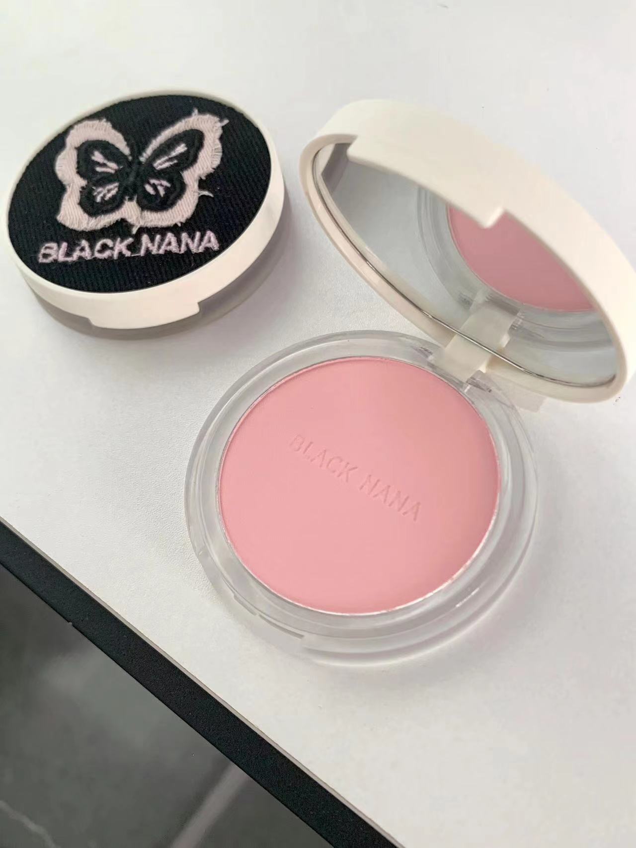 9💰请问…谁能拒绝这样的腮红啊！！好嫩呀！