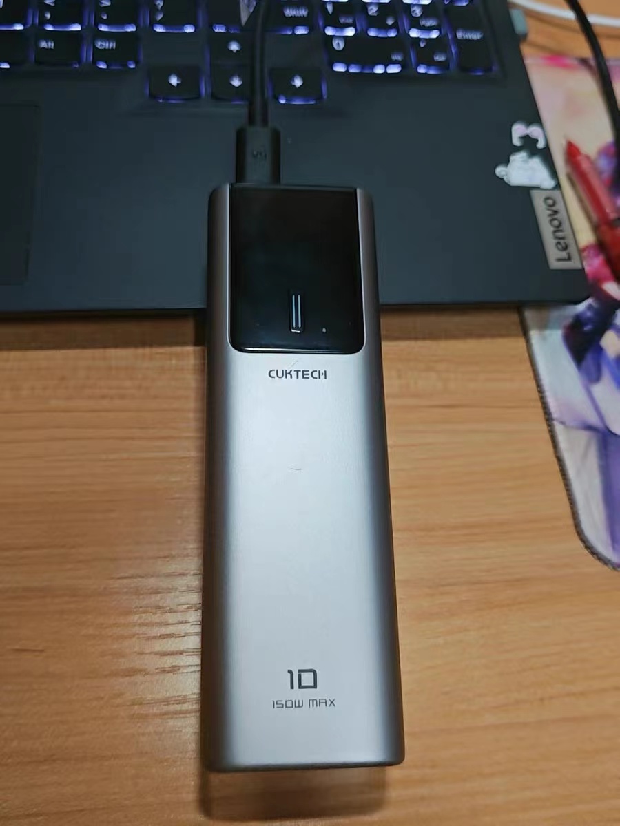 小巧便携的充电宝