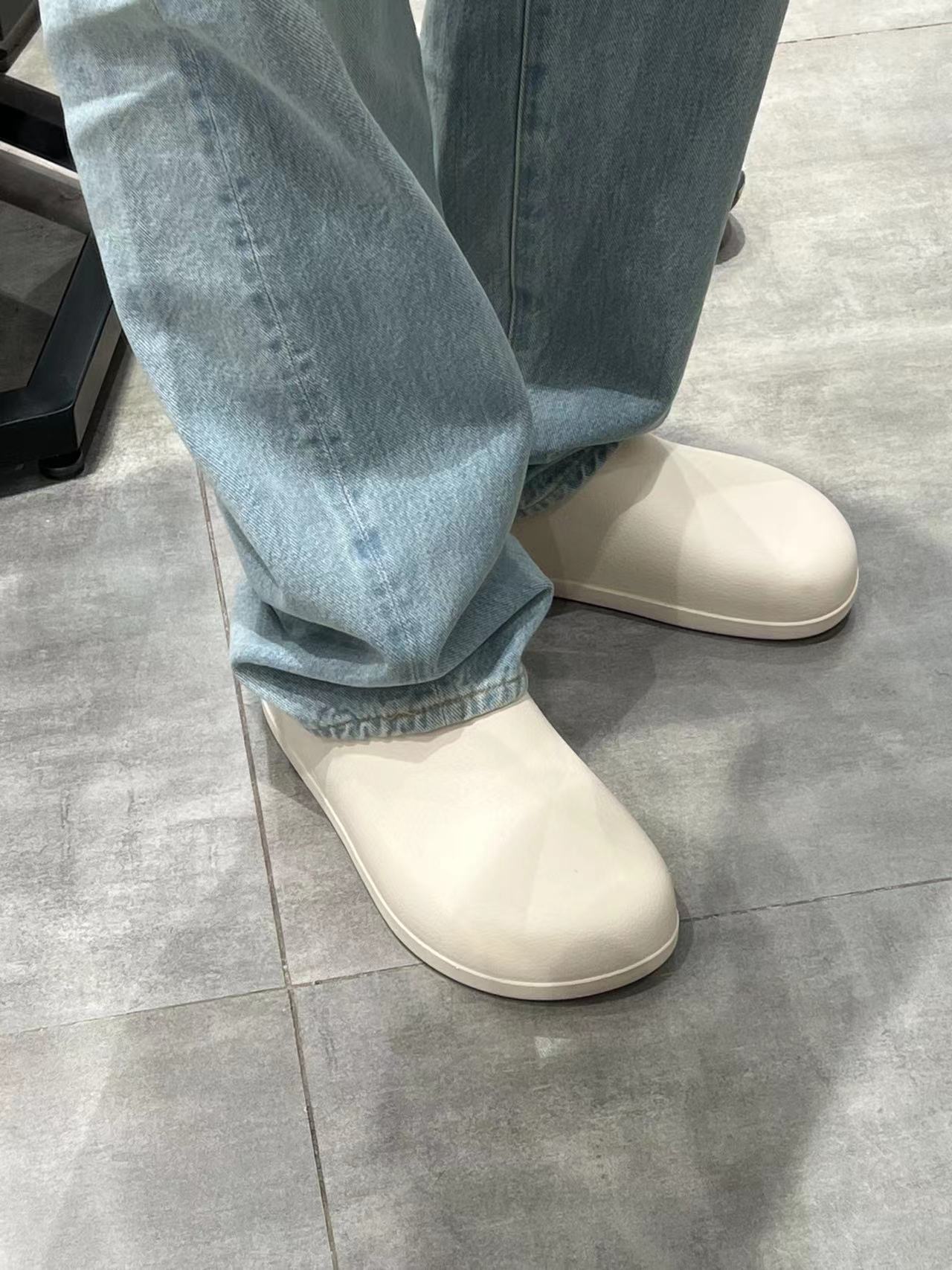 没有洞的洞洞鞋，穿拖鞋不漏脚指的福音吧？