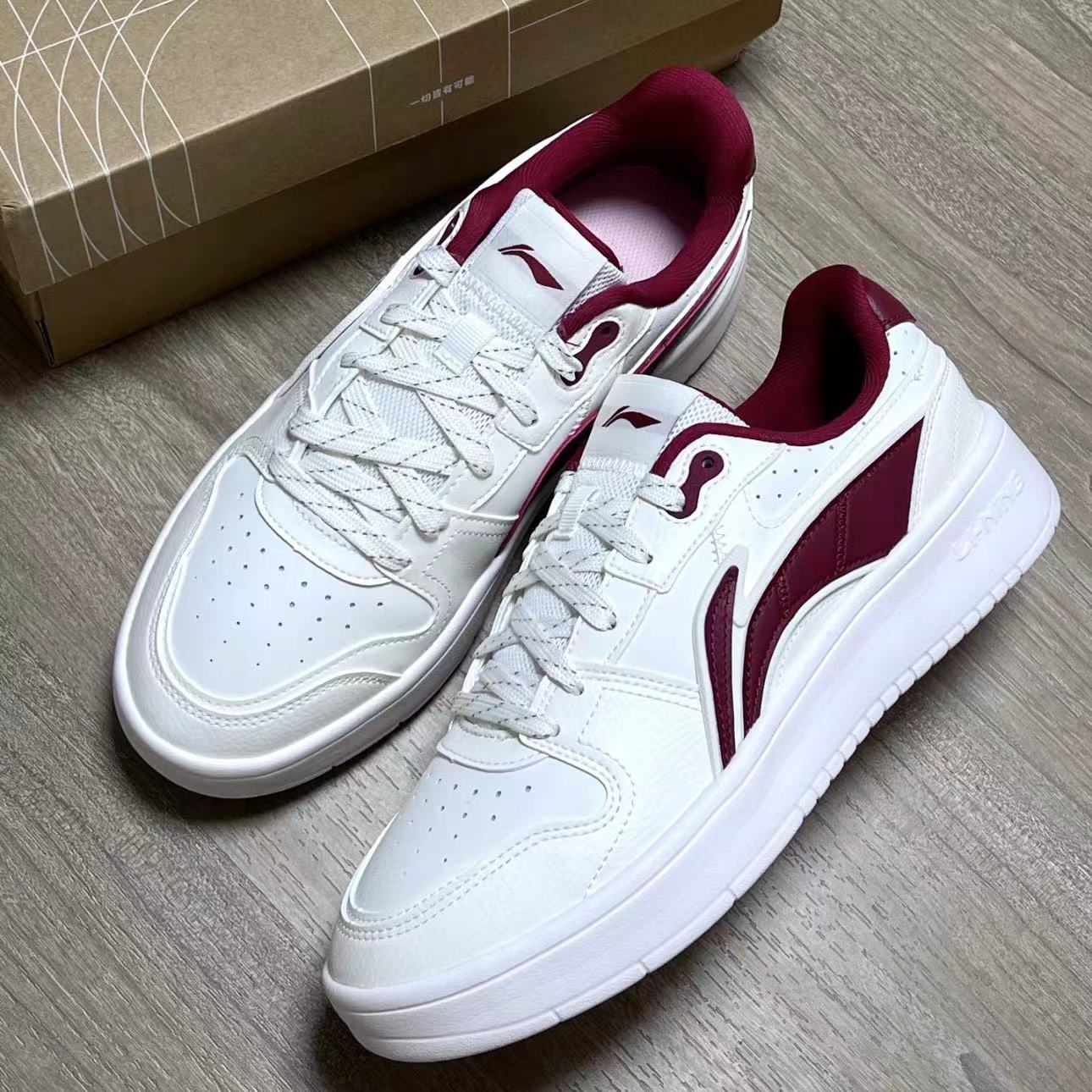 配色绝绝子的耐磨滑板鞋