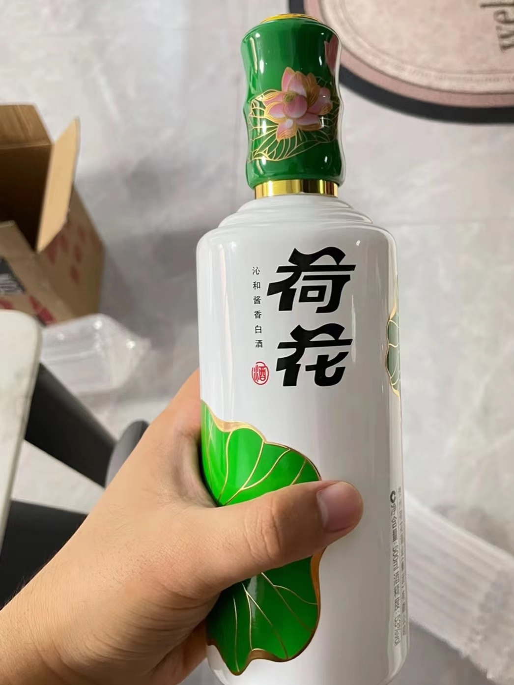 送礼不知送什么就选荷花酒