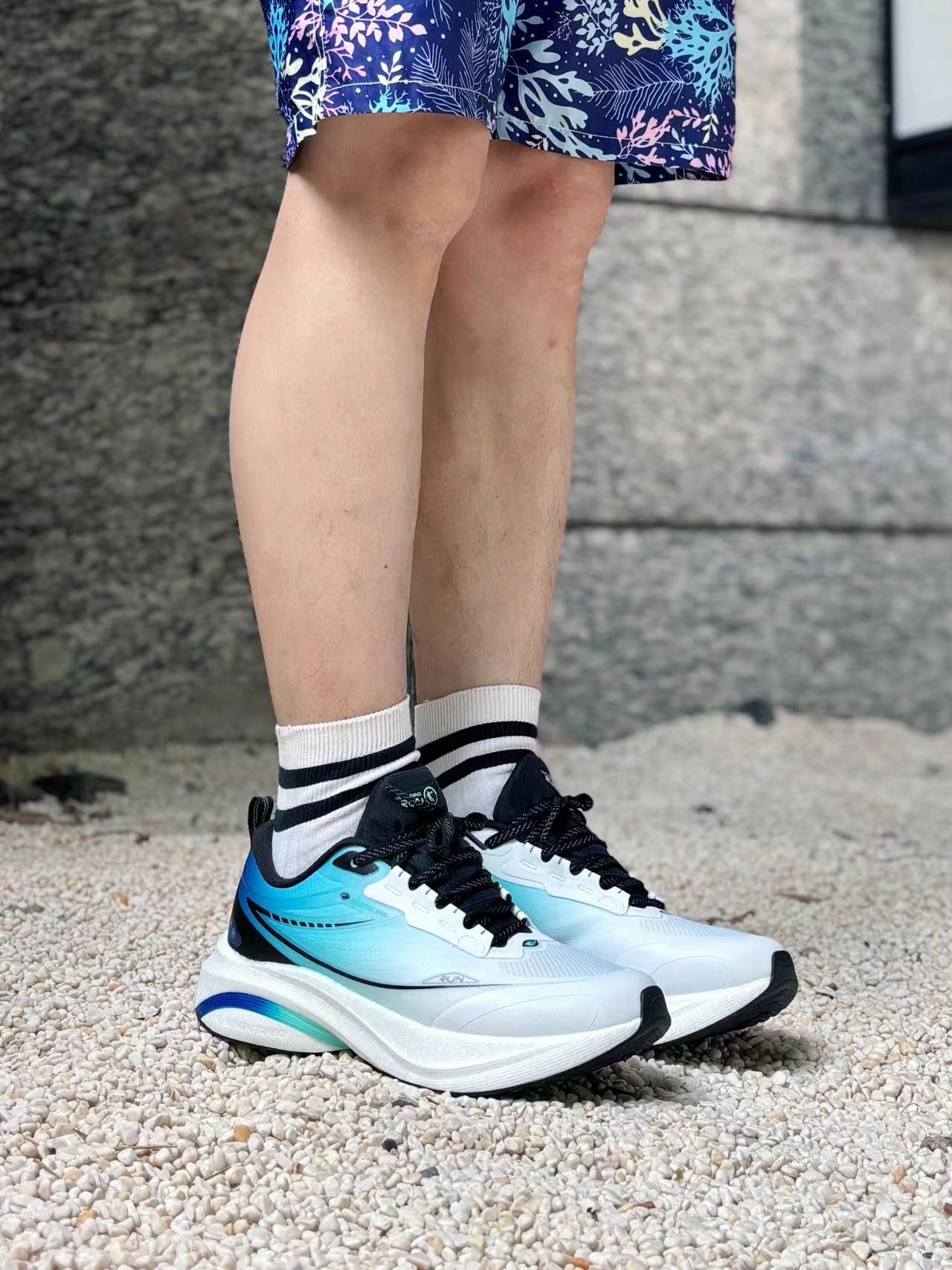 跑步靠它了🏃🏻‍♂️！乔丹雨燕4.0雨天也能畅快跑!
