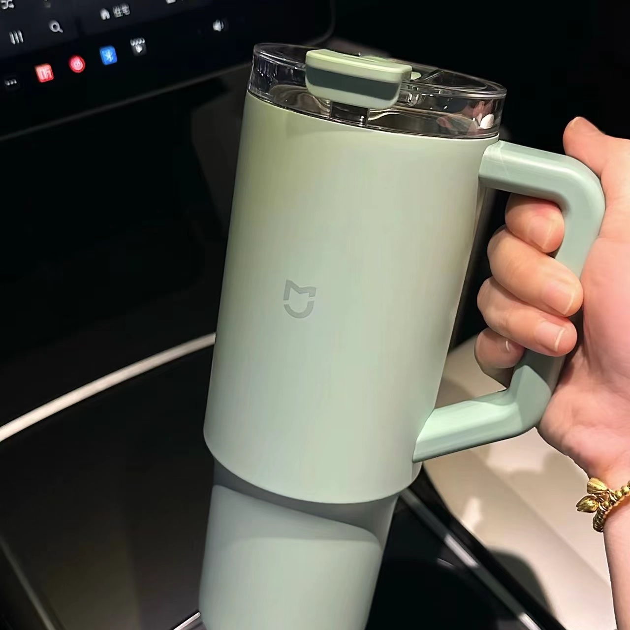 超大容量保温杯，一天的水够啦✋