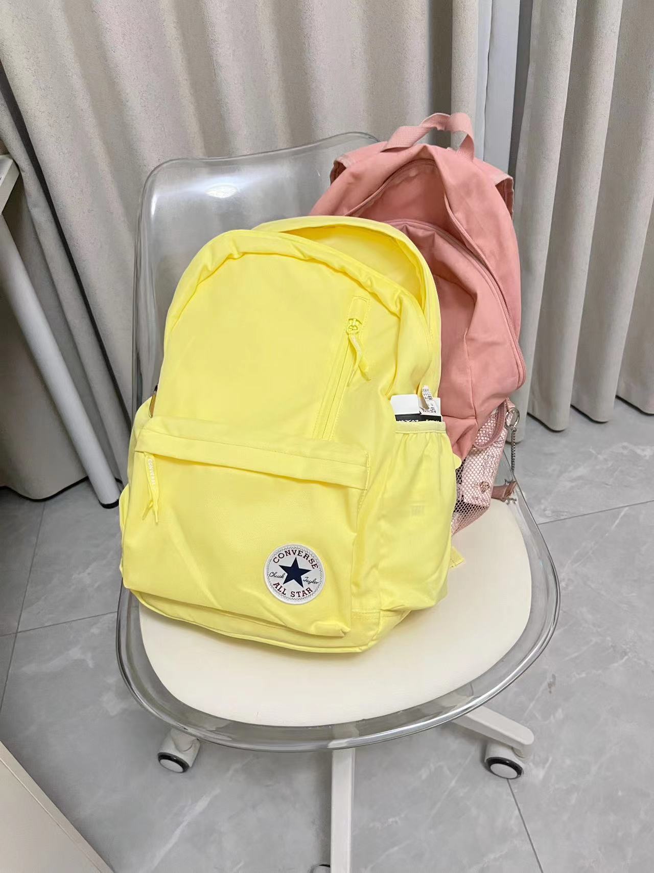 开学就背🆕新书包，奶黄色绝绝子！