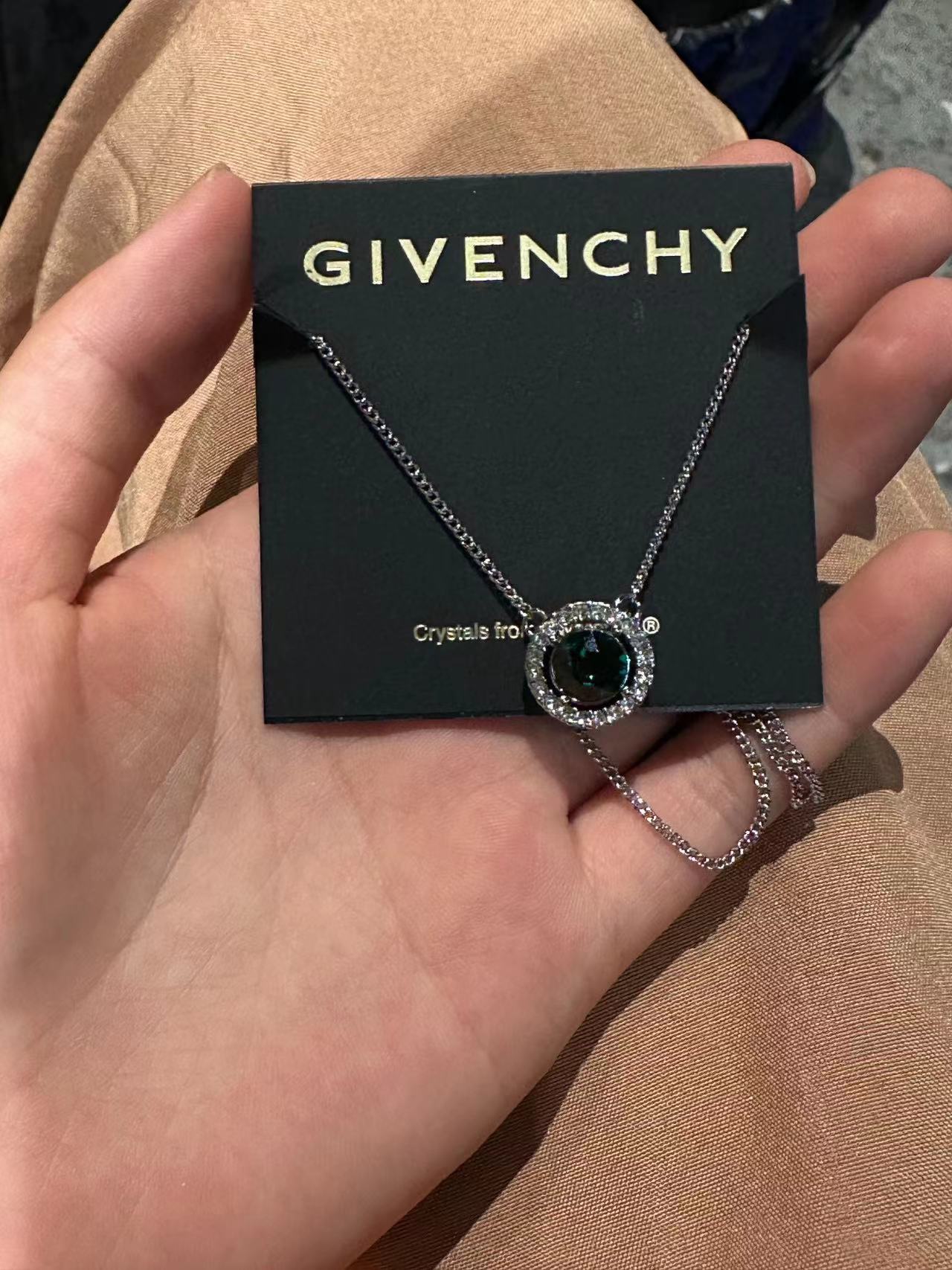 送给自己的第一条大牌项链💕