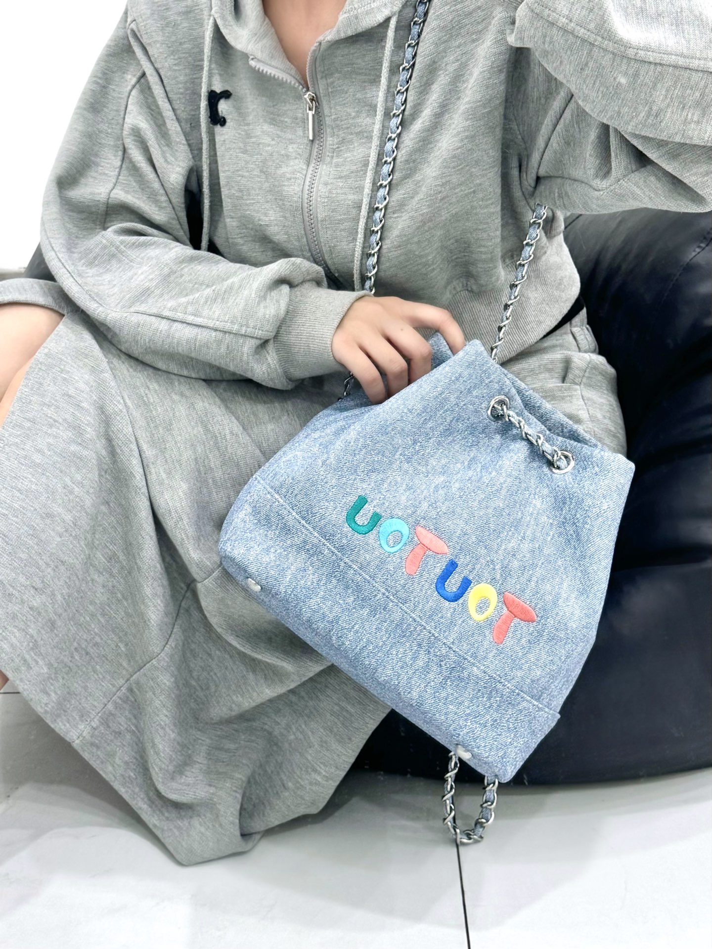 T呐！我新买的牛仔包包✨真的好可爱吖！