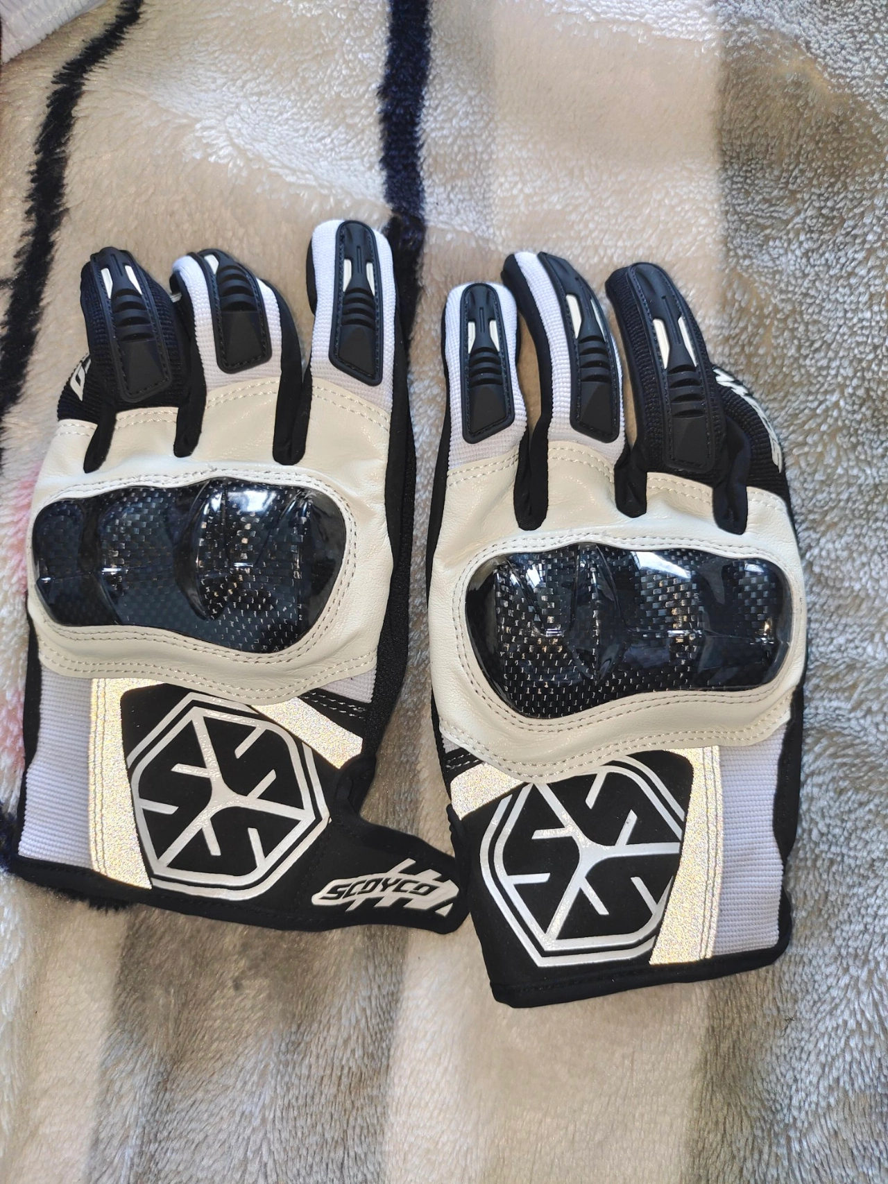 我愿称之为骑行手套中的颜值天花板