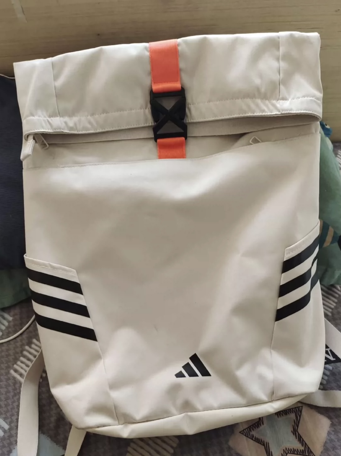 本女大学生表示🎒对这个双肩包很🈵意❗️