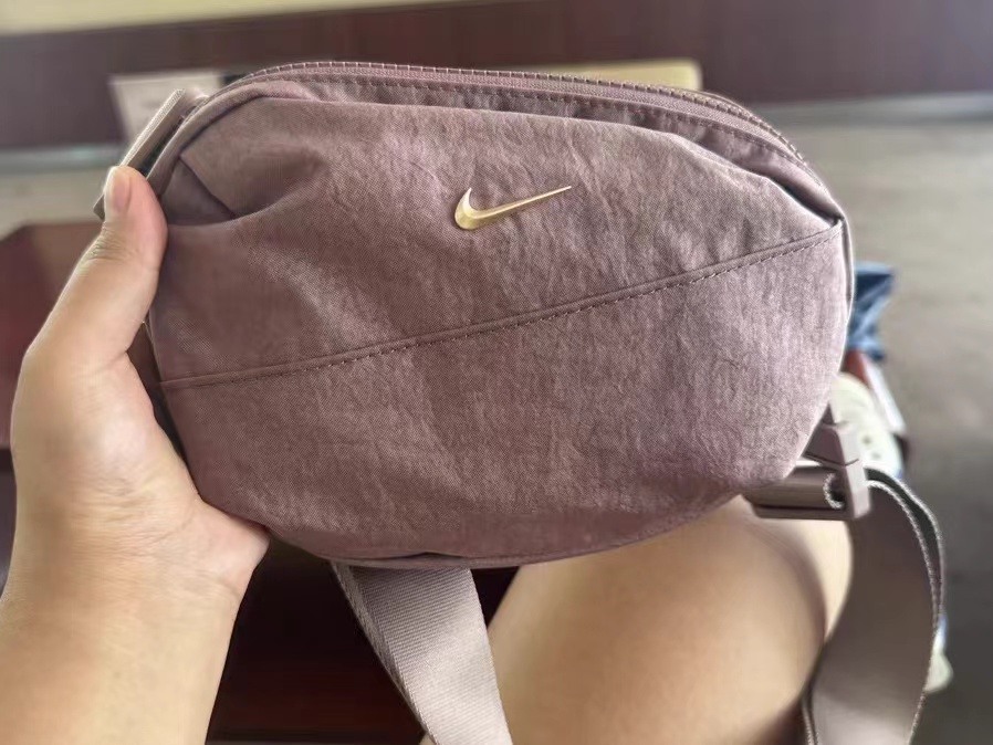 ✨潮流新宠！Nike简约Logo印花单肩包
