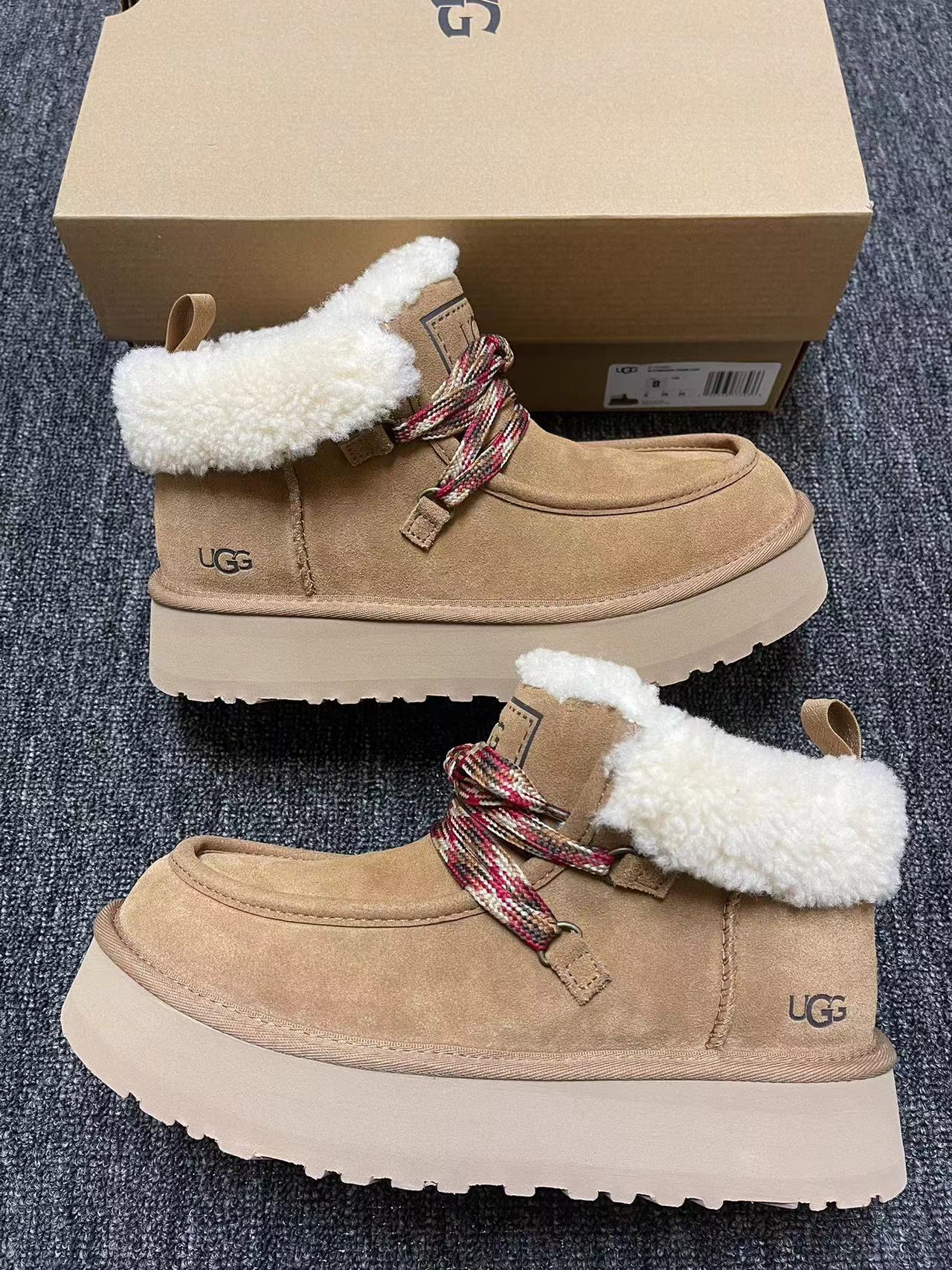 小众鞋型的UGG也是不错的选择🤩