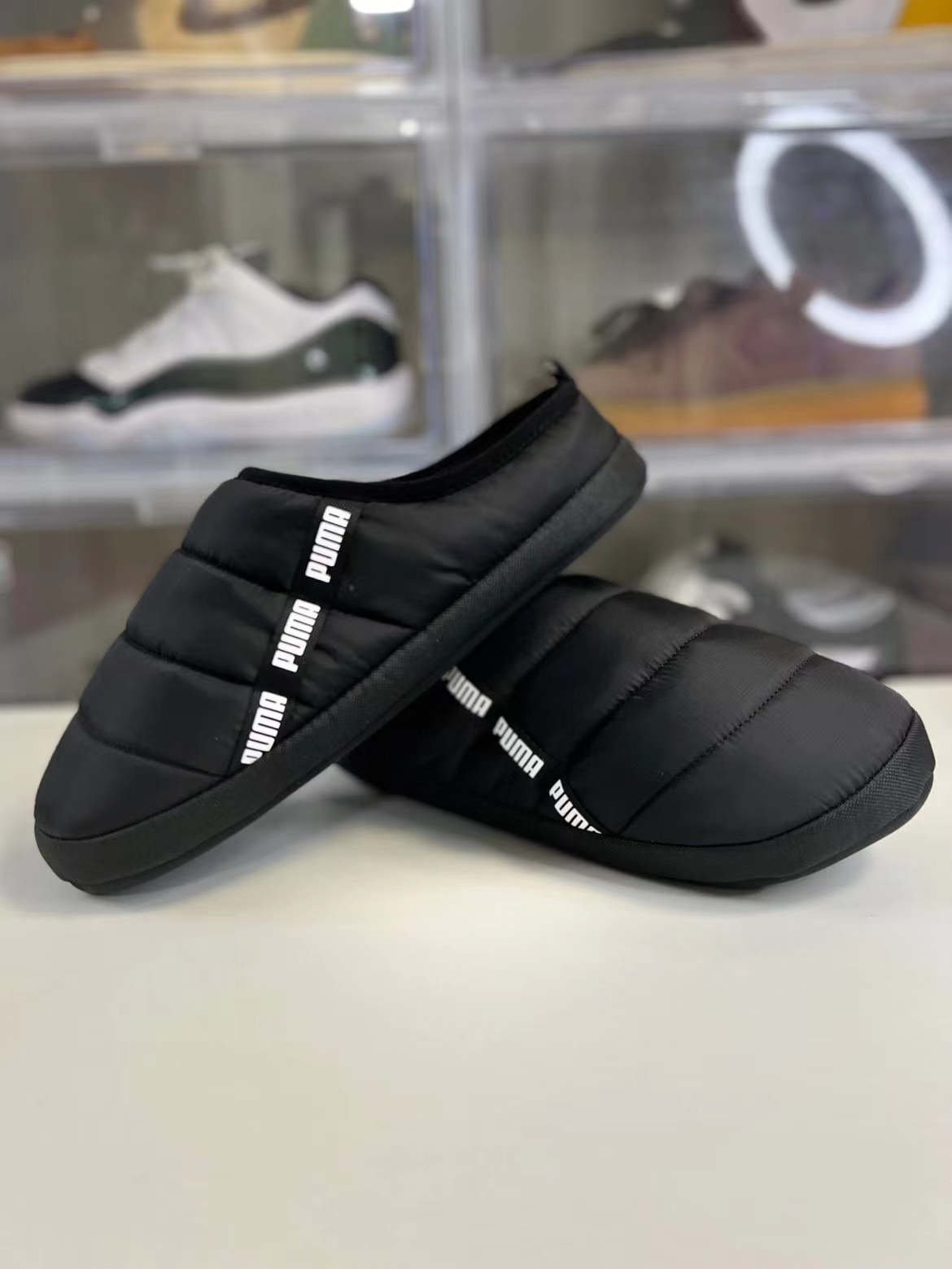 自带羽绒服的拖鞋🧣穿上一起温暖过冬☃️