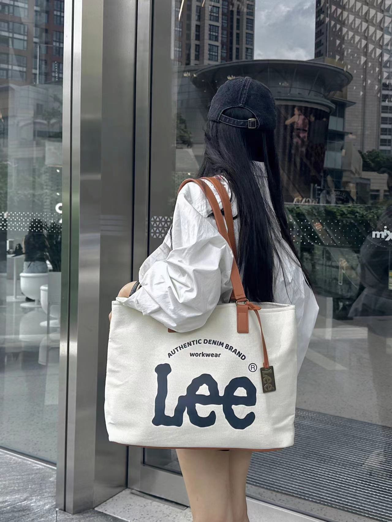 今天背上这个包把松弛感拉满👝