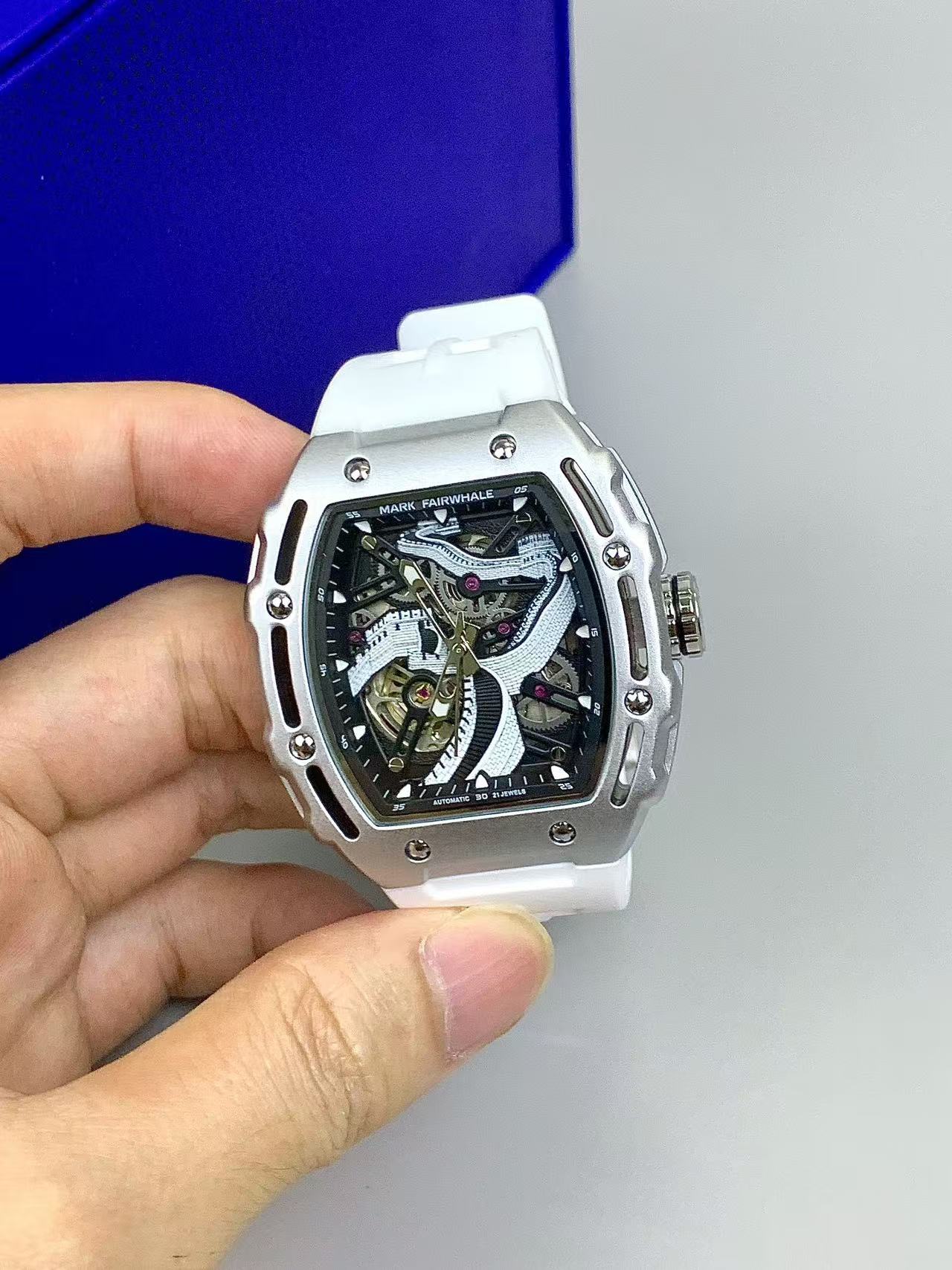 这还是我印象中的机械表吗…