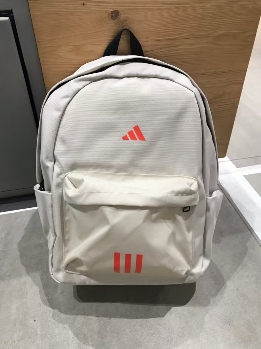 大容量简洁实用双肩包