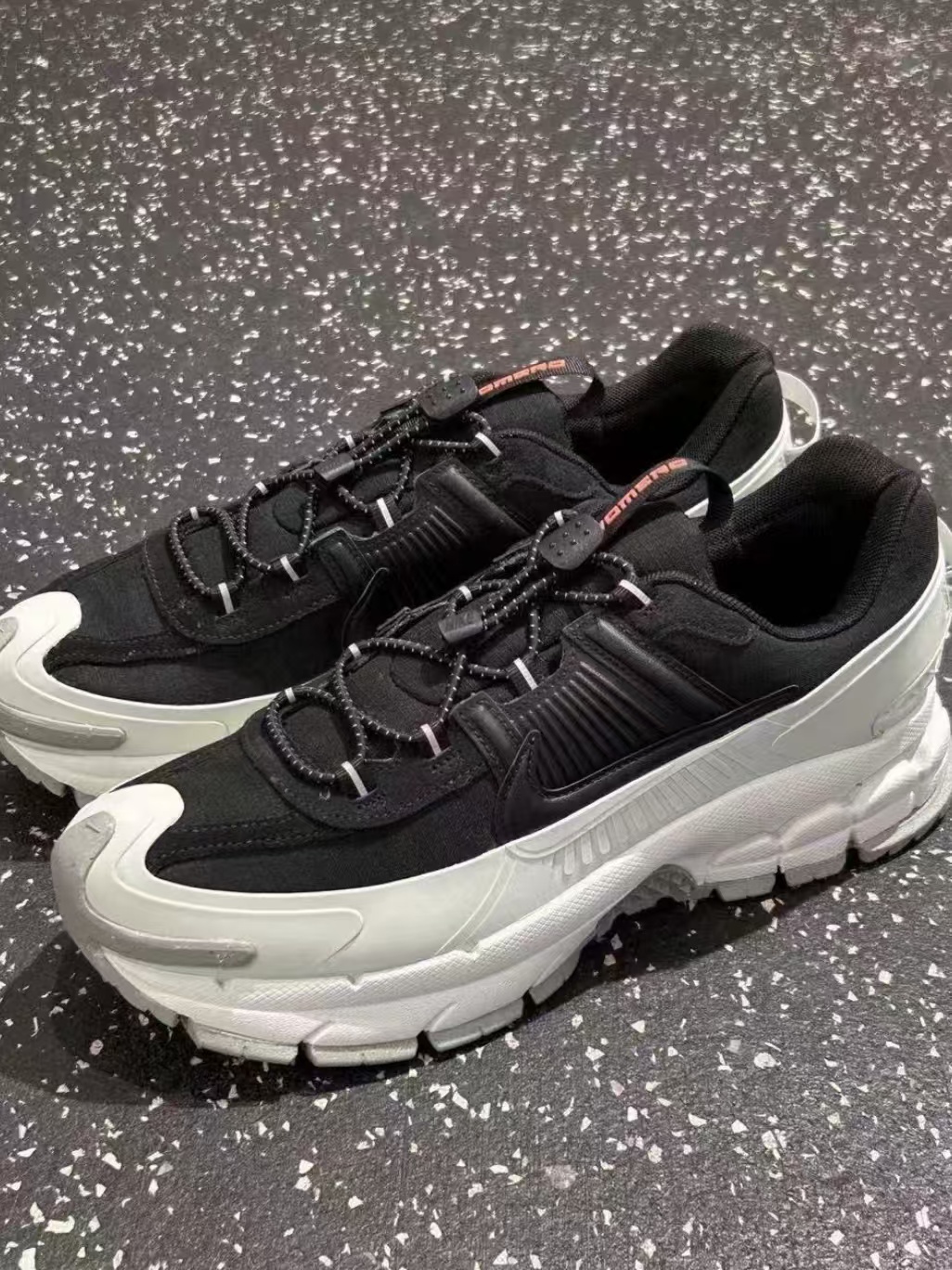 NikeVomero5防水了下雨天也不用换的鞋