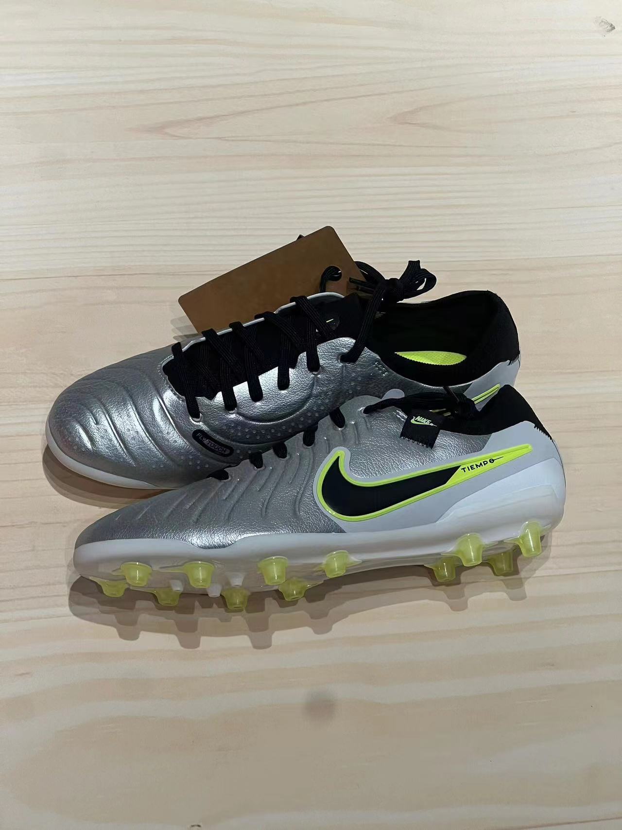 终于买到心爱的足球鞋啦⚽