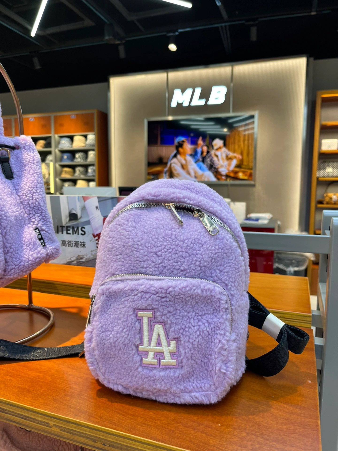 别错过！MLB满印小背包