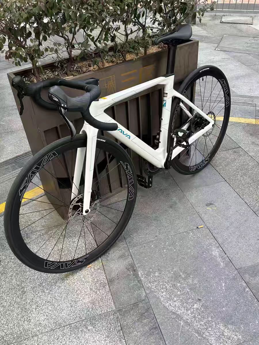泰裤辣这个车，倍丝滑！
