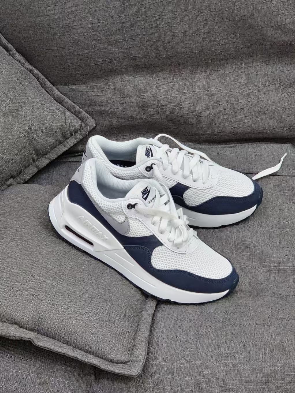 谁能不爱复古鞋| Air Max SYSTM白蓝1