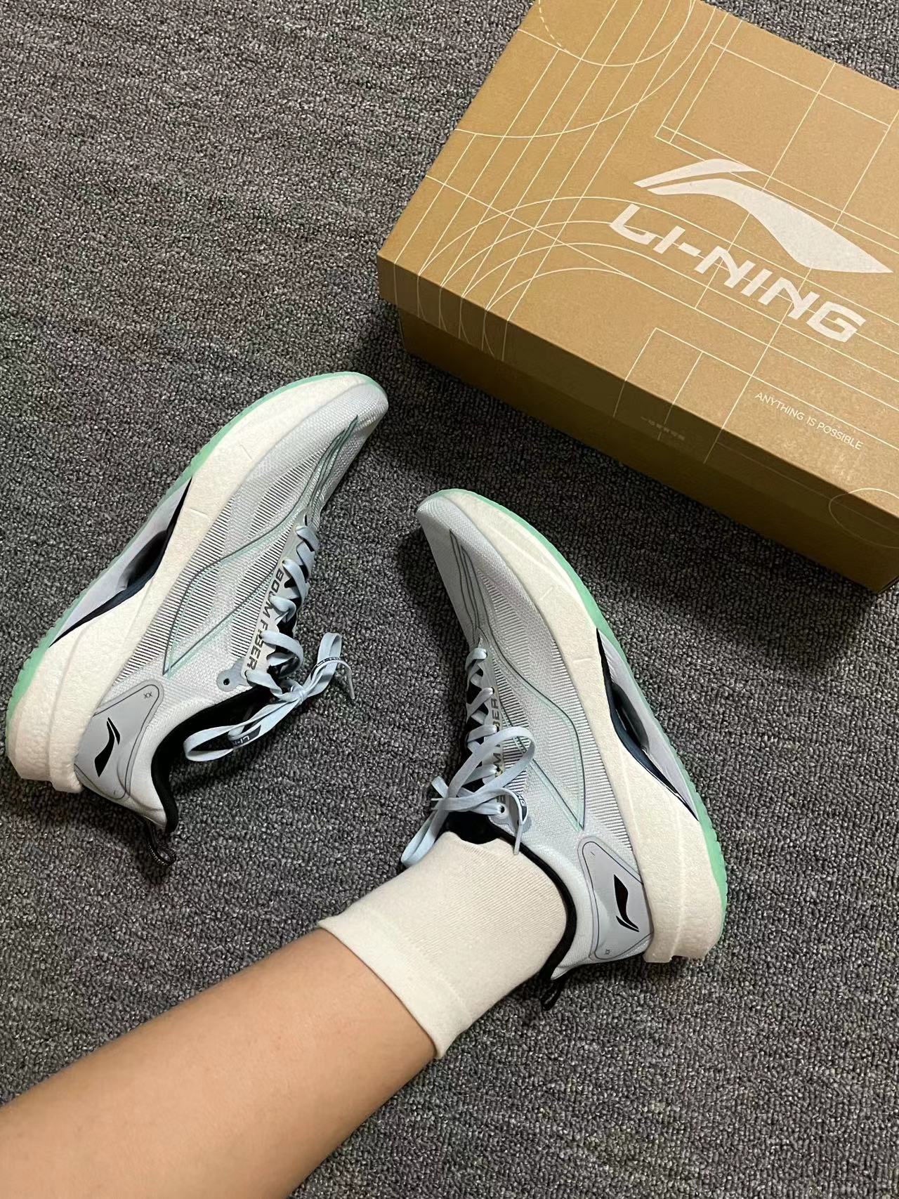 姐妹们，这双超轻太nice啦！