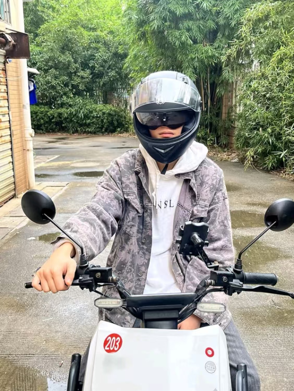 戴上就不会被罚款了吧