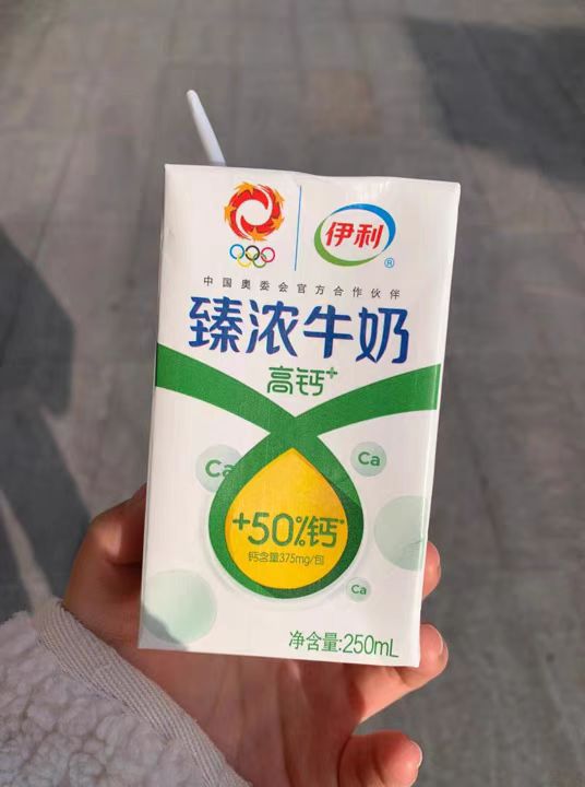 青少年多喝牛奶长高高