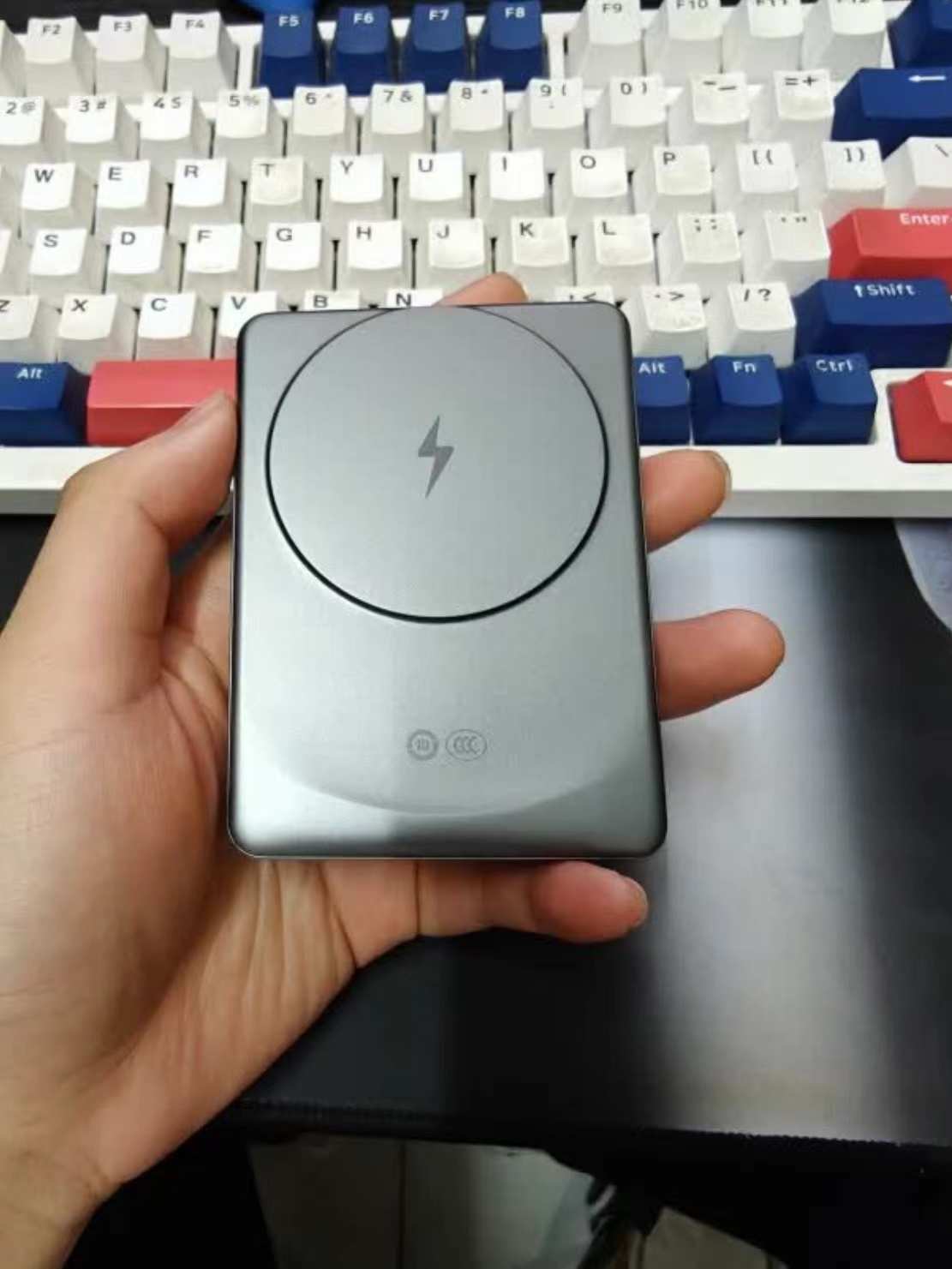 非常便携的一款充电宝