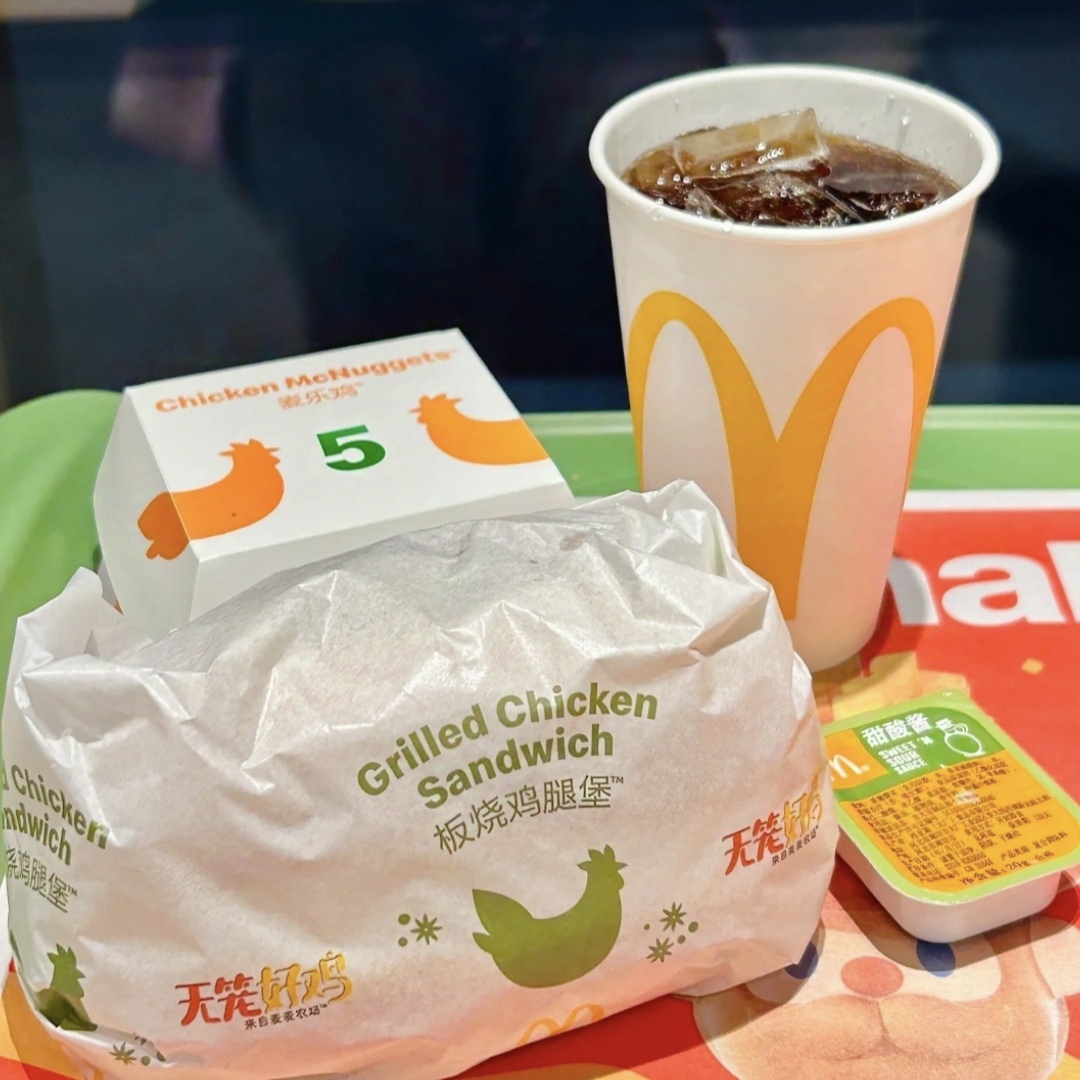 浅浅的吃个板烧鸡腿堡吧！！