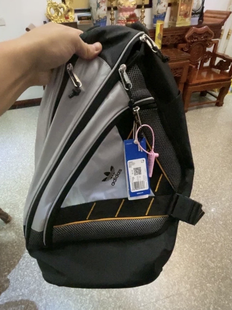 三叶草这斜挎胸包不要太帅吧！