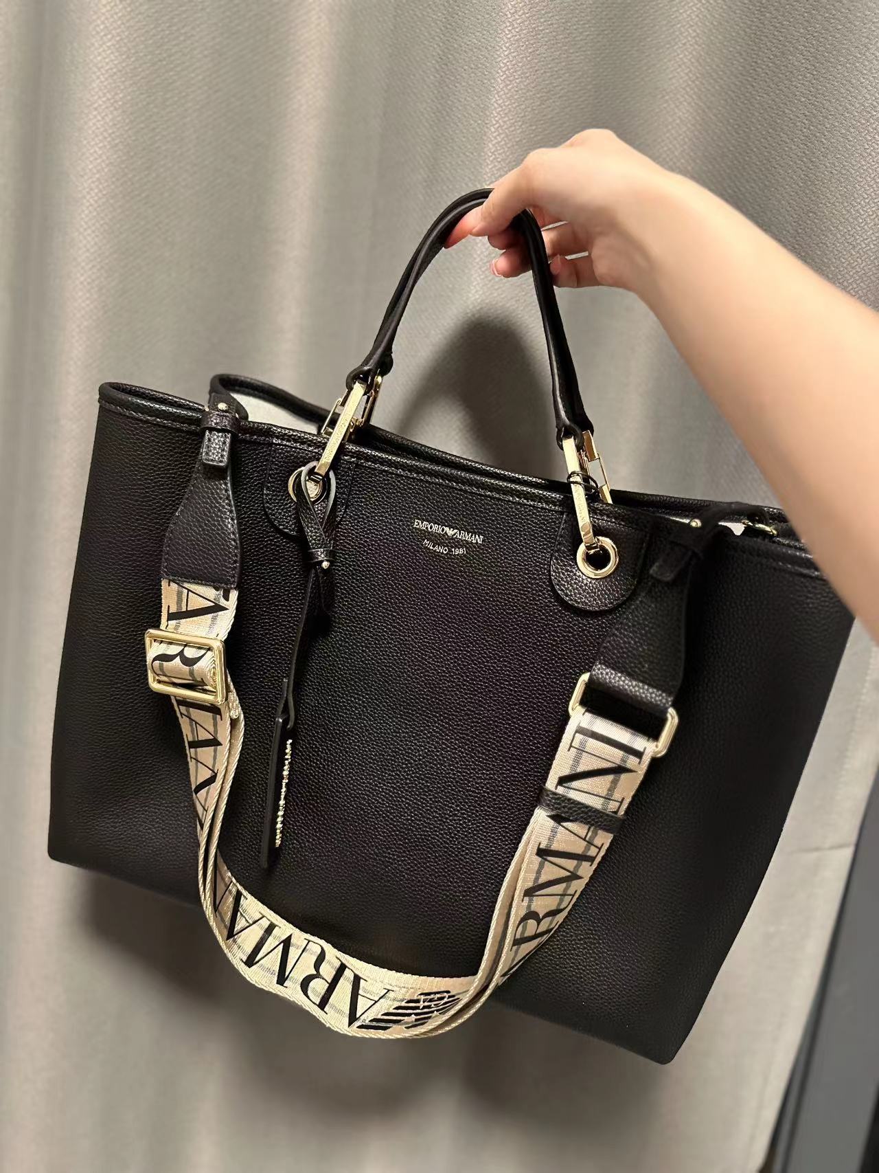 一千块的阿玛尼包包👜还要什么自行车❗️
