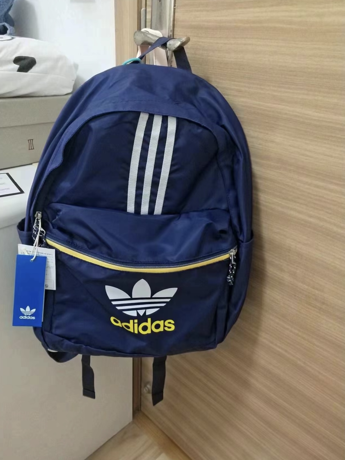 时尚百搭的阿迪🎒让你成为街头焦点～