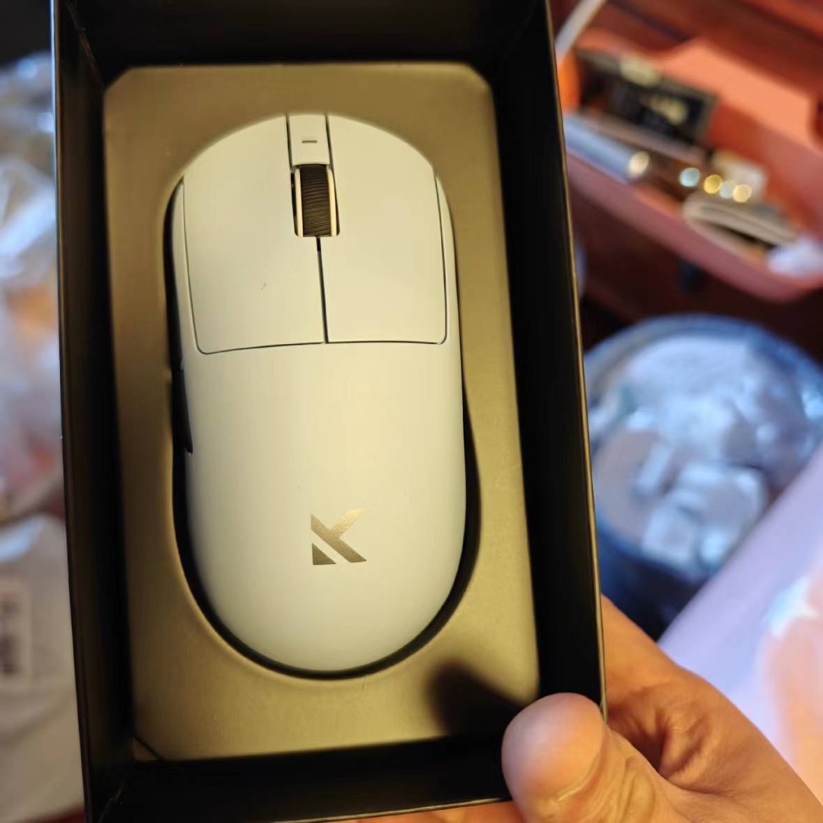 整体来说手感不错的有一款鼠标