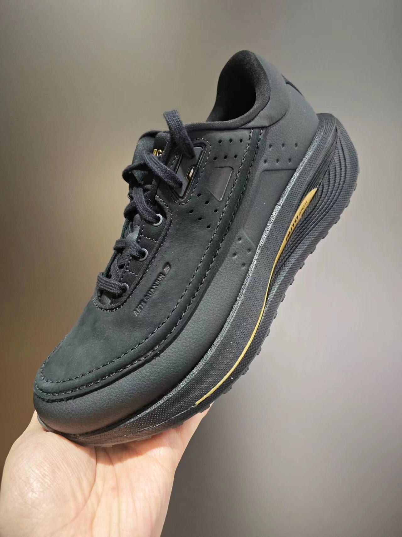 防滑跑鞋确实高级感满满👟