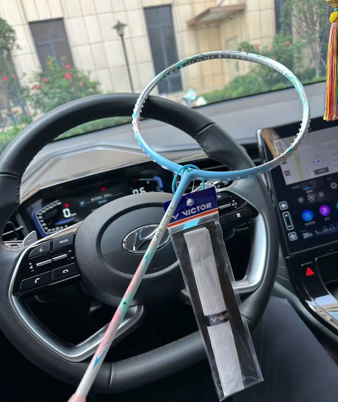这才是女朋友想要的礼物，威克多ARS-90F羽毛球拍👍