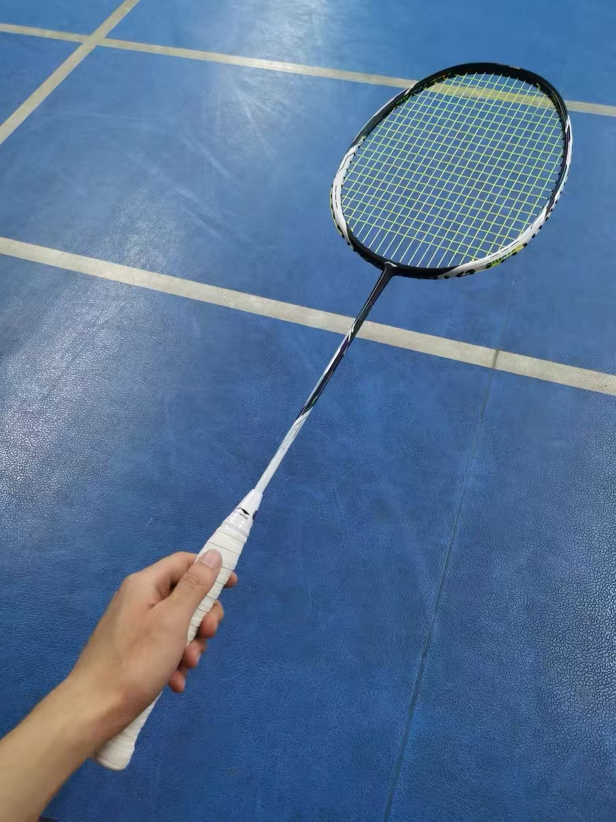 你还在为没有足够的预算但想买一把不踩雷的羽毛球拍烦恼吗👌