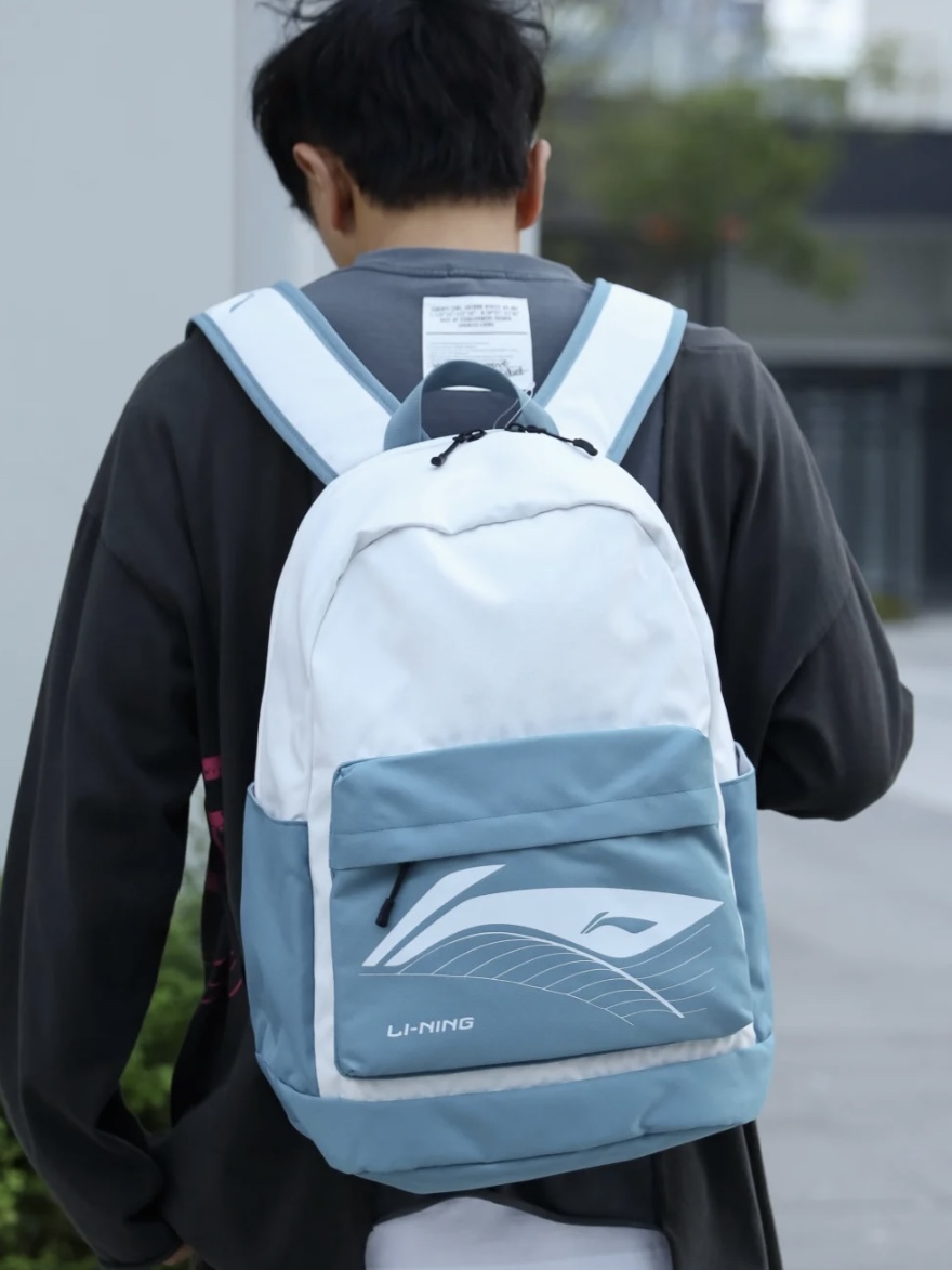 关于我拍照出镜率贼高的李宁双肩包！