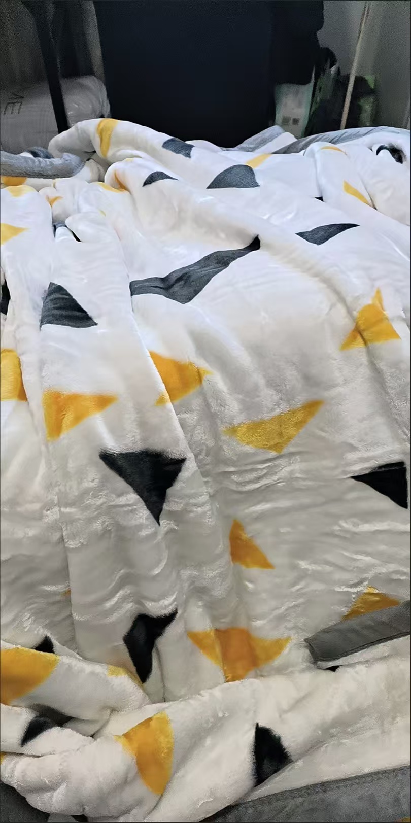 💕盖着毛绒绒的毯子，心里都暖暖的