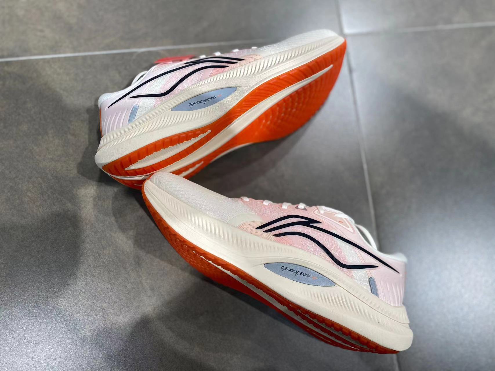 我宣布！这才是大体重应该穿的跑鞋👟