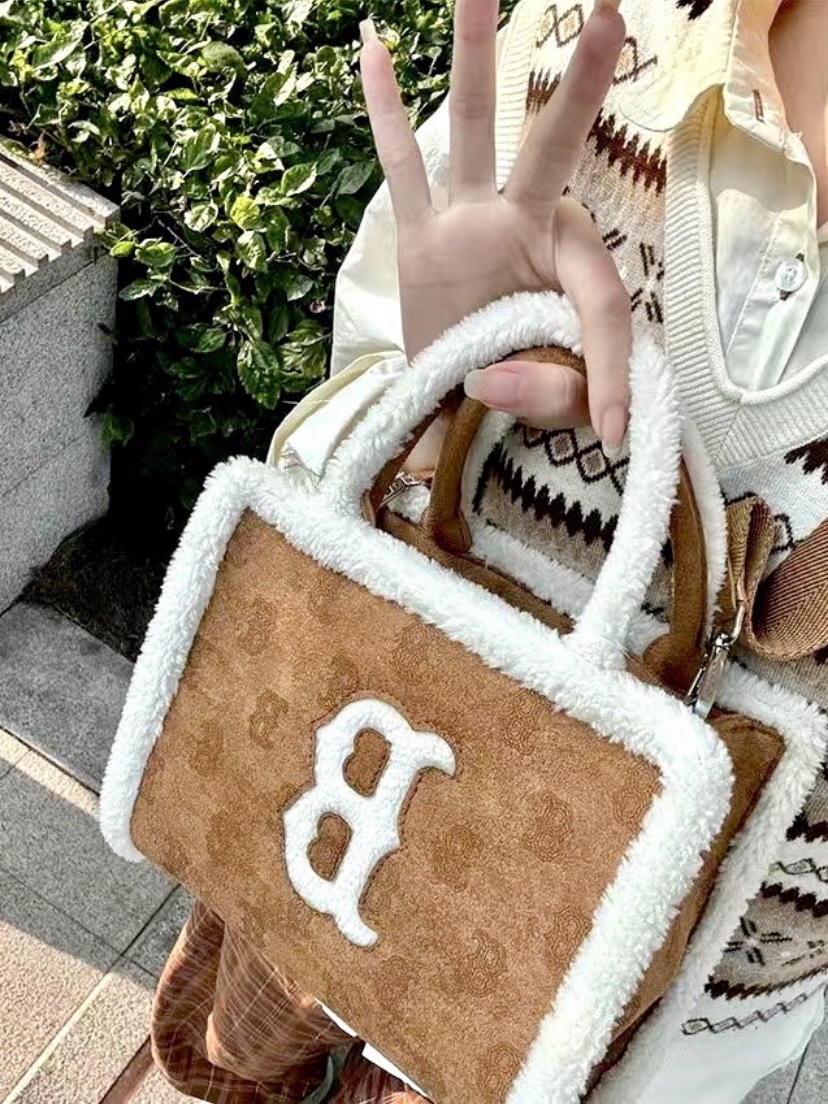 啊哇哇塞！秋冬买它，你就是时尚达人！👜