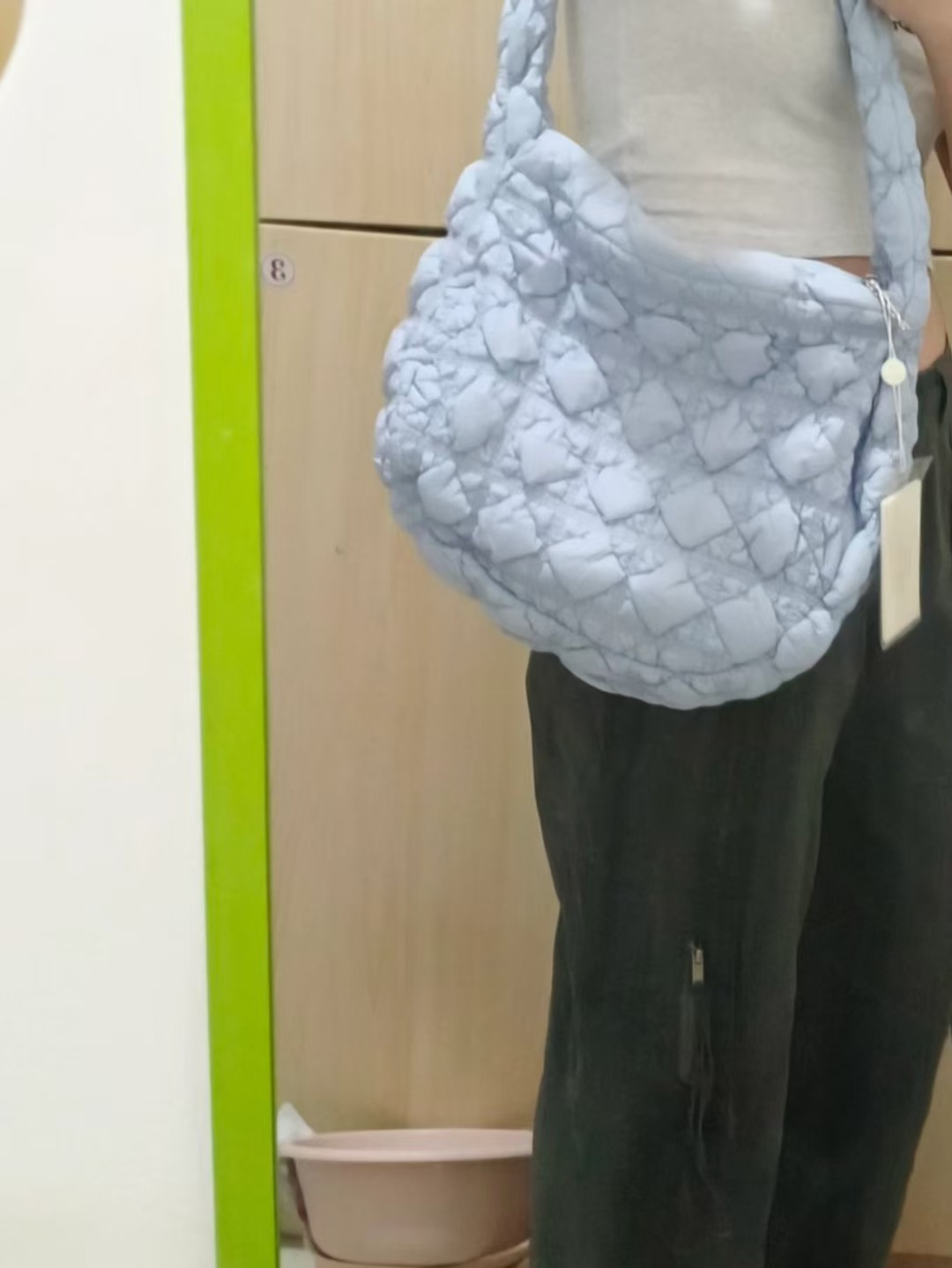 《时尚百搭的褶皱云朵包》  