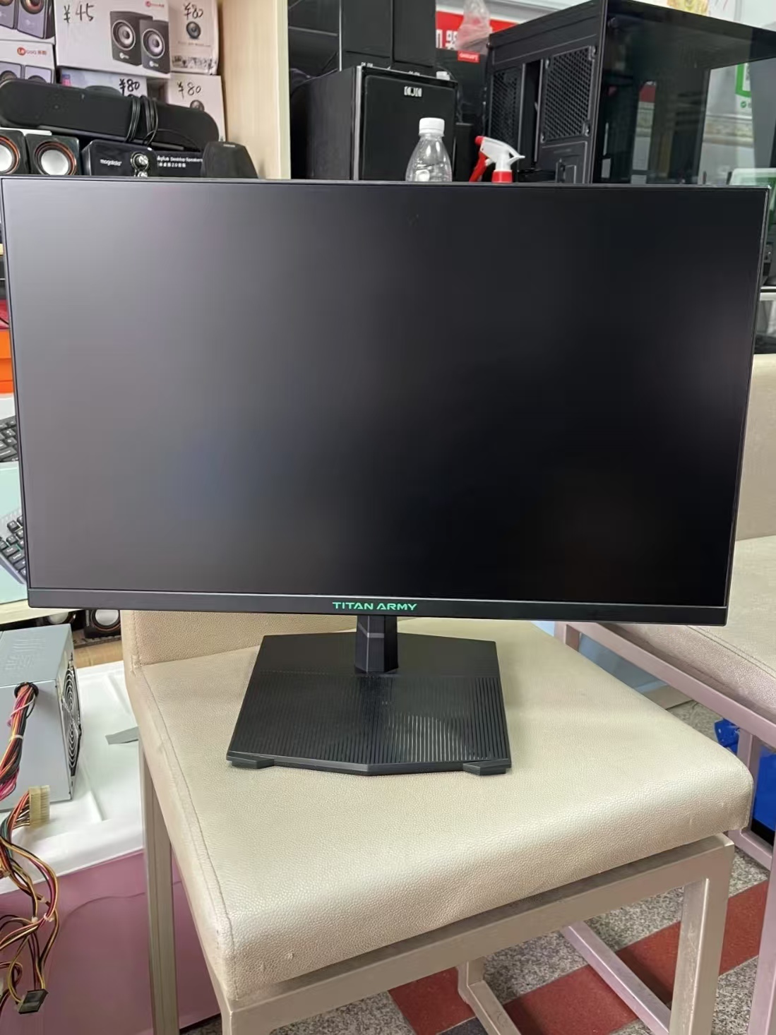 新入手的这台显示器用着还不错
