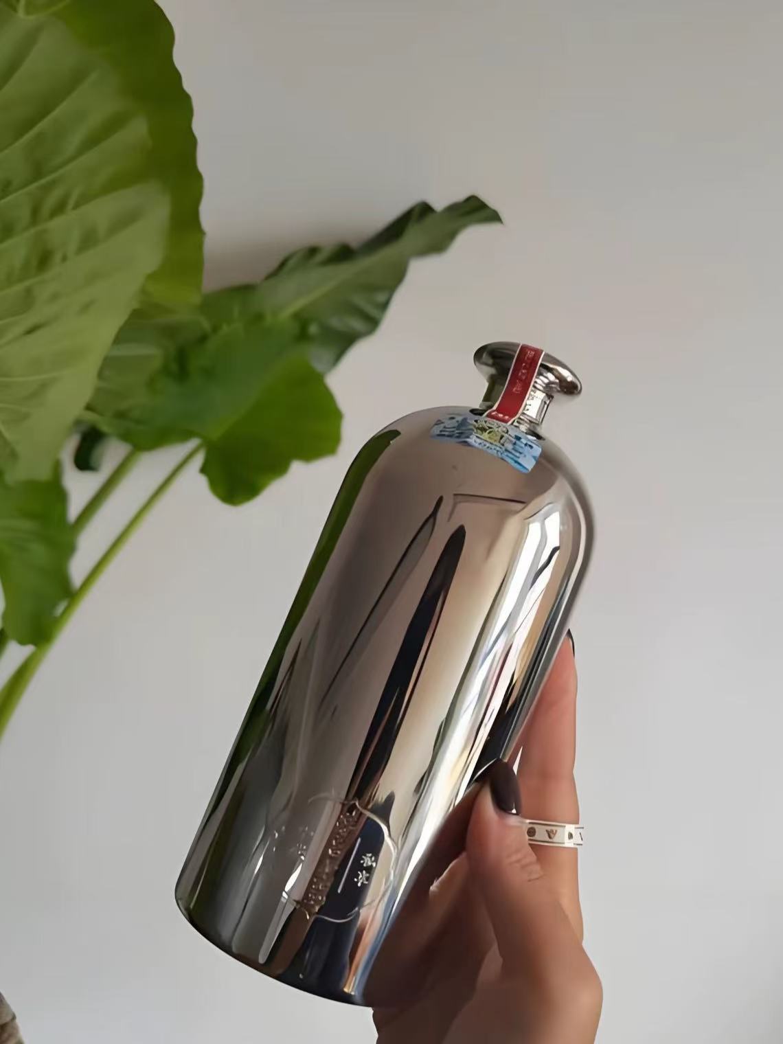 不允许有人还没喝过这款小钢瓶白酒